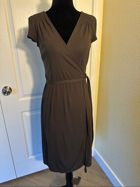 LOFT Brown Wrap Dress with Cap Sleeves. Size 0